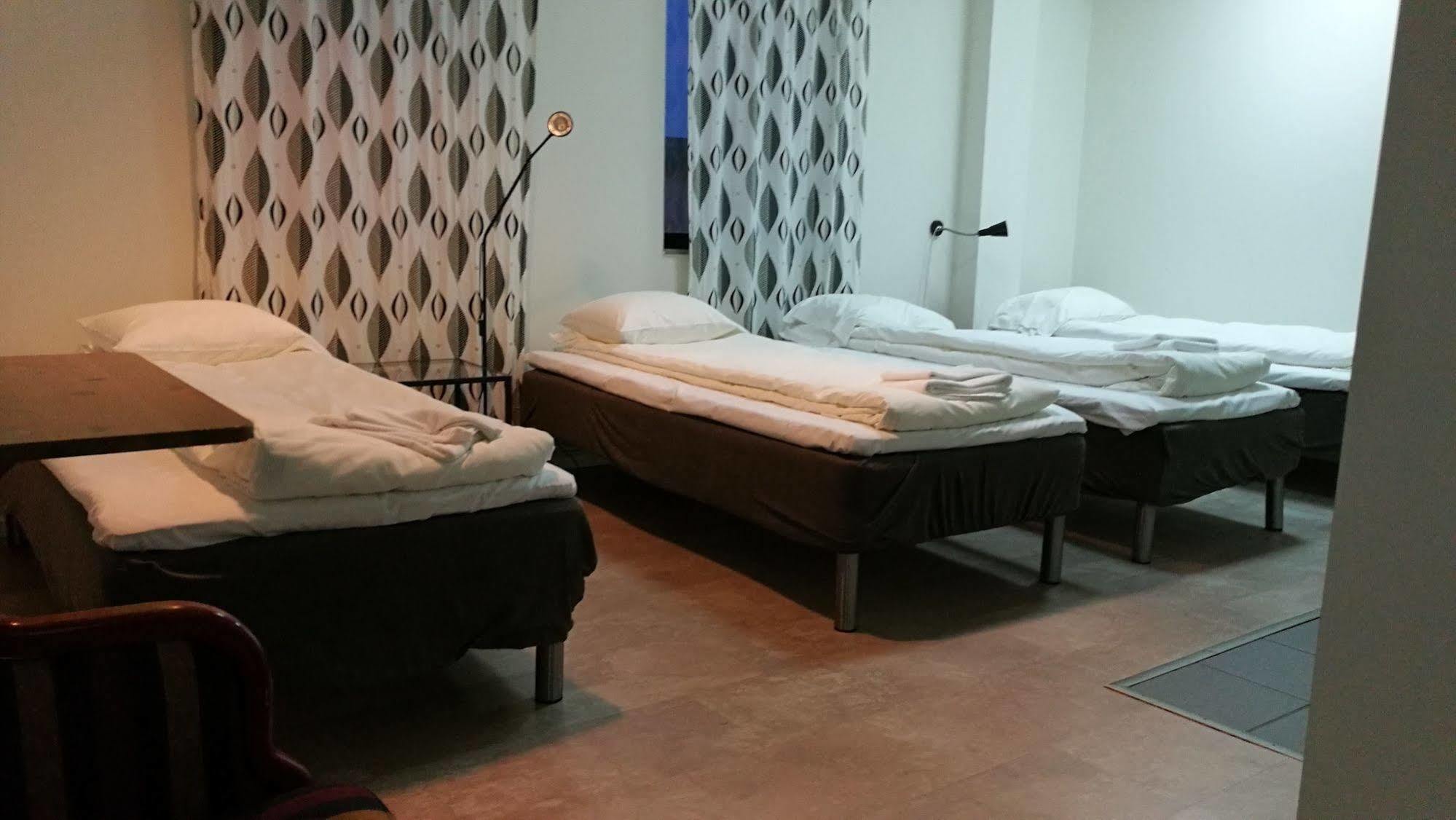 Metro Hotell 3*